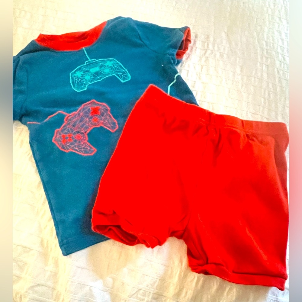 Kirkland pyjamas size 5